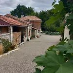 Les De La Treille Nyaraló *