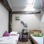 Les De La Treille Nyaraló *