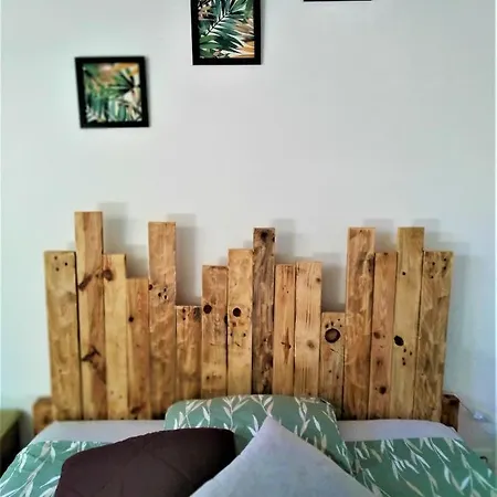 Holiday home Les De La Treille *