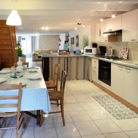 Holiday home Les De La Treille
