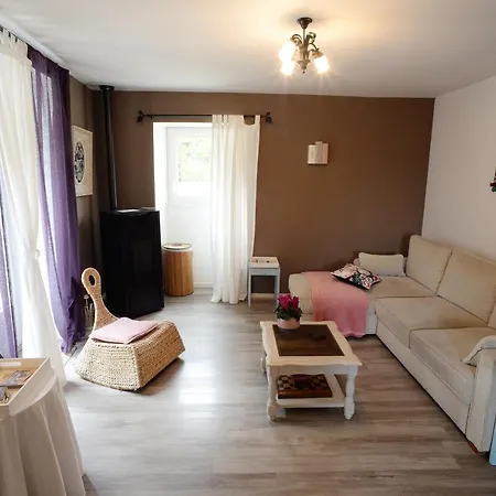 Les De La Treille Holiday home Montagrier