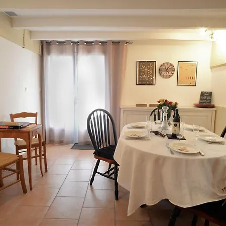 Holiday home Les De La Treille