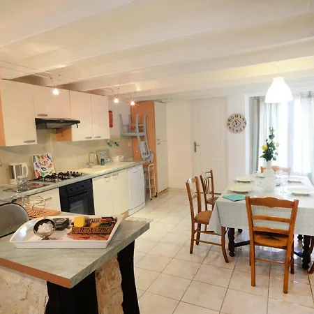 Holiday home Les De La Treille Montagrier